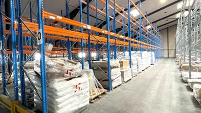 Moderne Lagerhal - Tæt på E20