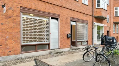 Lyst og moderniseret butikslejemål med attraktiv beliggenhed
